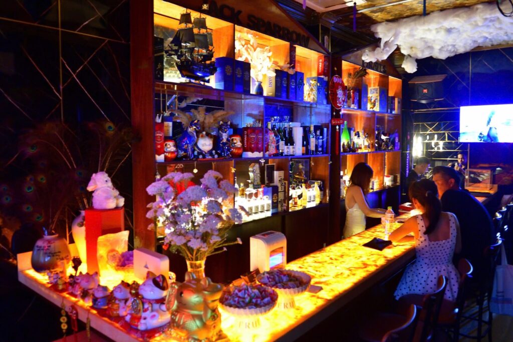 Bar Pirates 店内写真